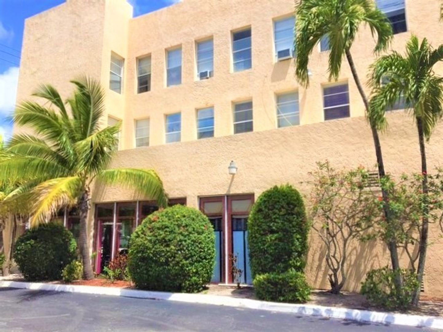 2716 S Dixie Hwy unit 306 – photo 1
