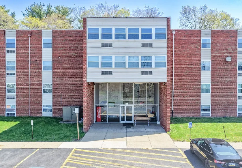 Park Ridge Apartments – photo 2