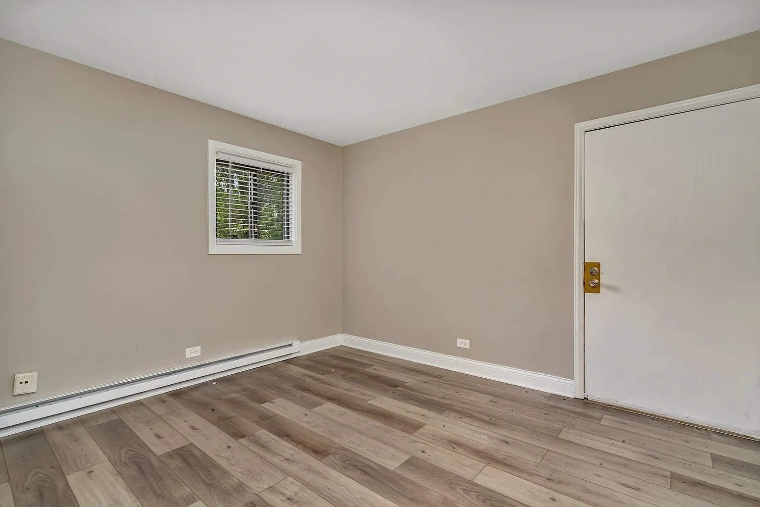 Lakeside Village Apartments – photo 5