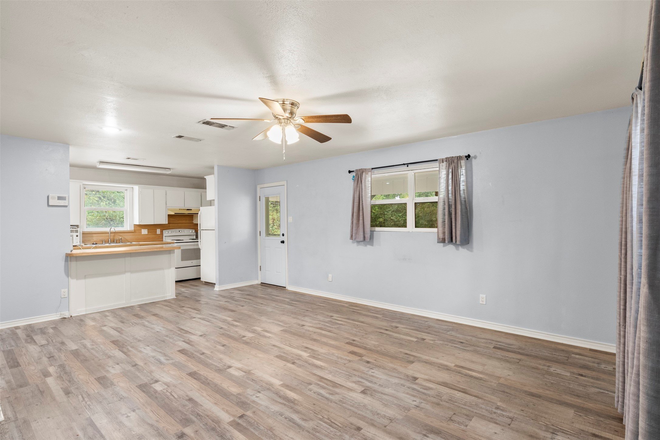 521 Hilltop Dr – photo 4