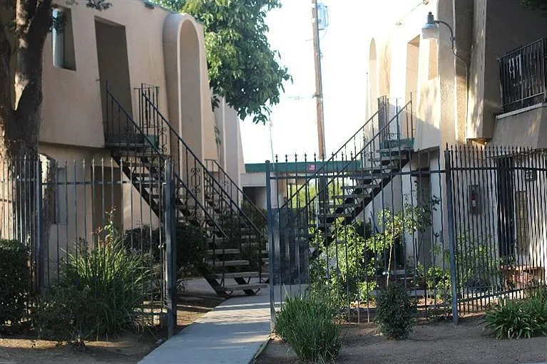 Sierra Vista Apts – photo 2