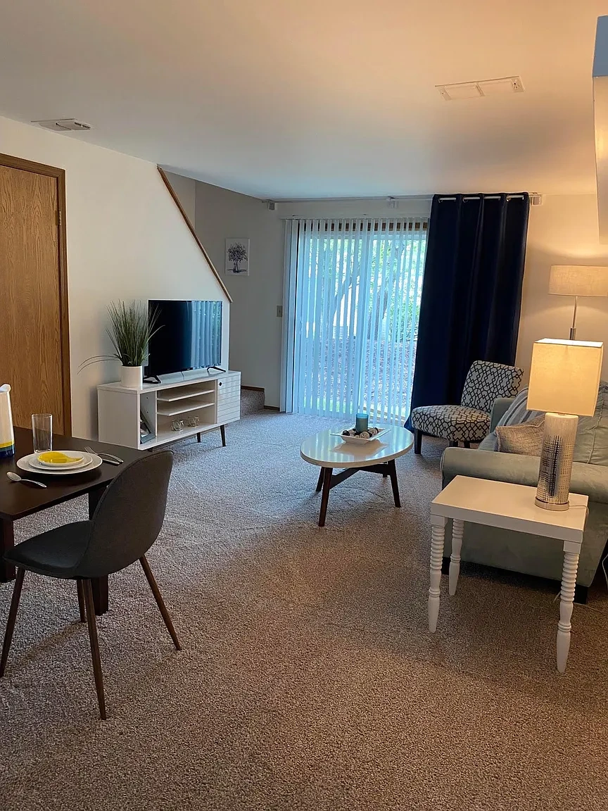 Woodridge Apartments – photo 1
