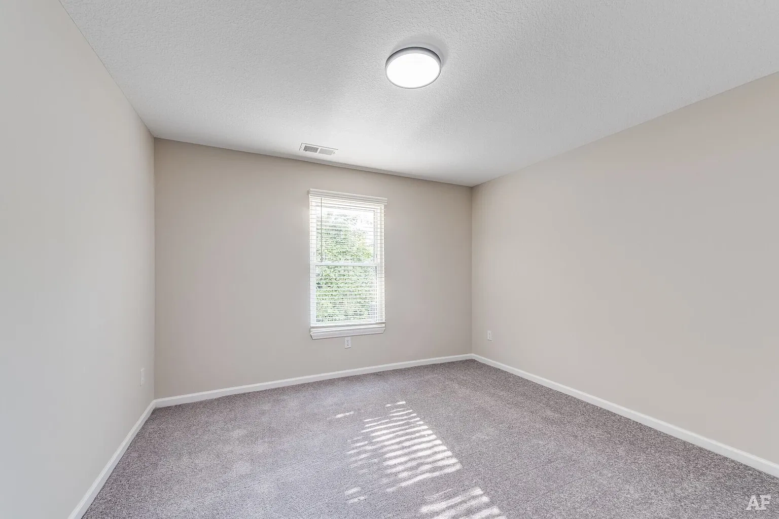Emerald Square Villas – photo 1
