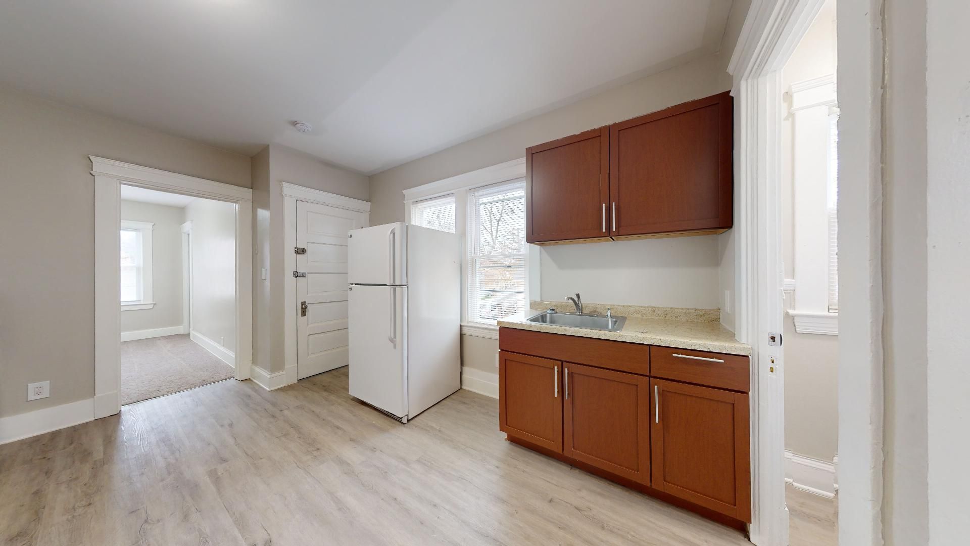 4420 Bush Ave unit Unit 2 (Up Front) – photo 3