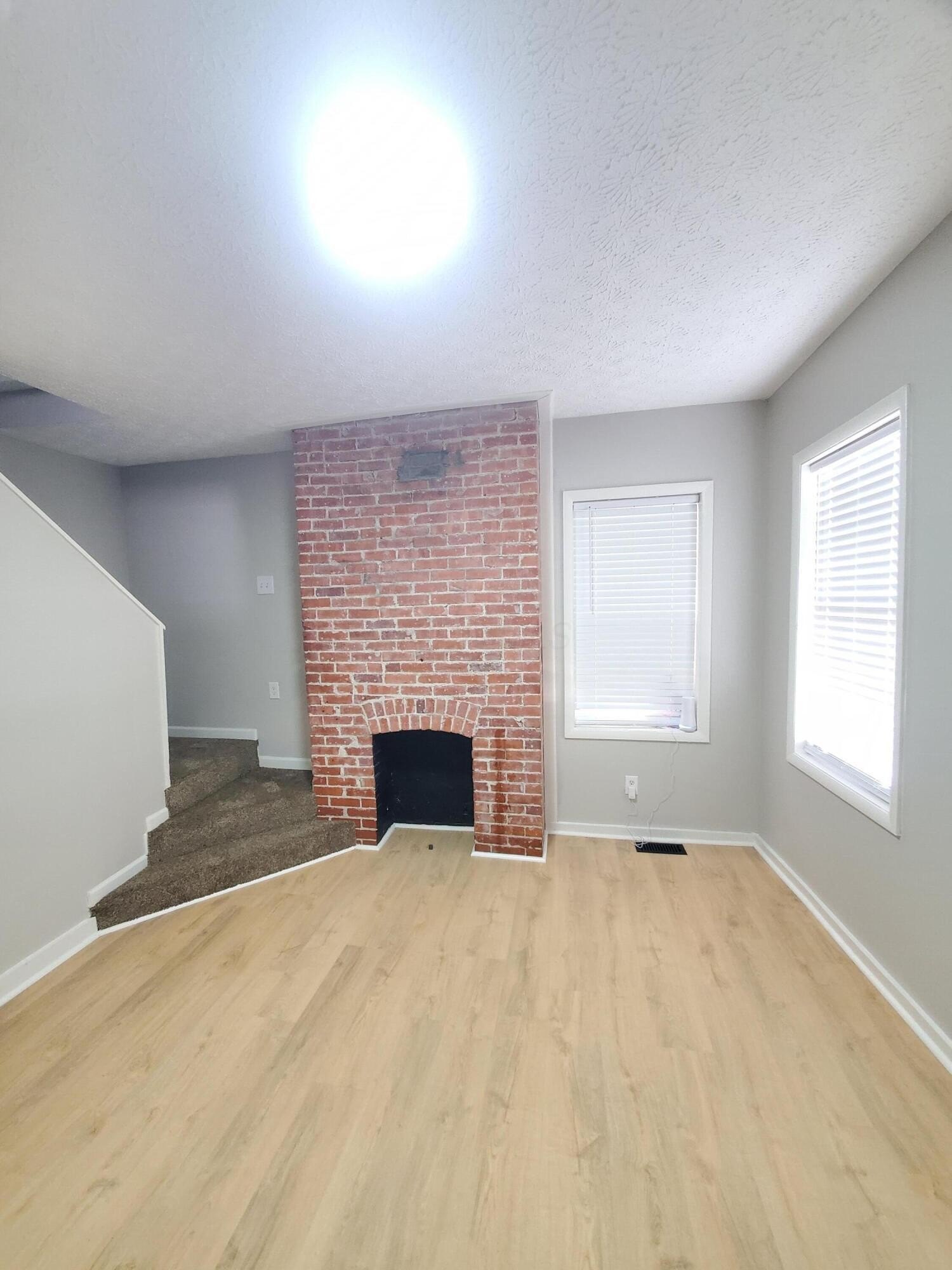 33 S Cypress Ave – photo 3