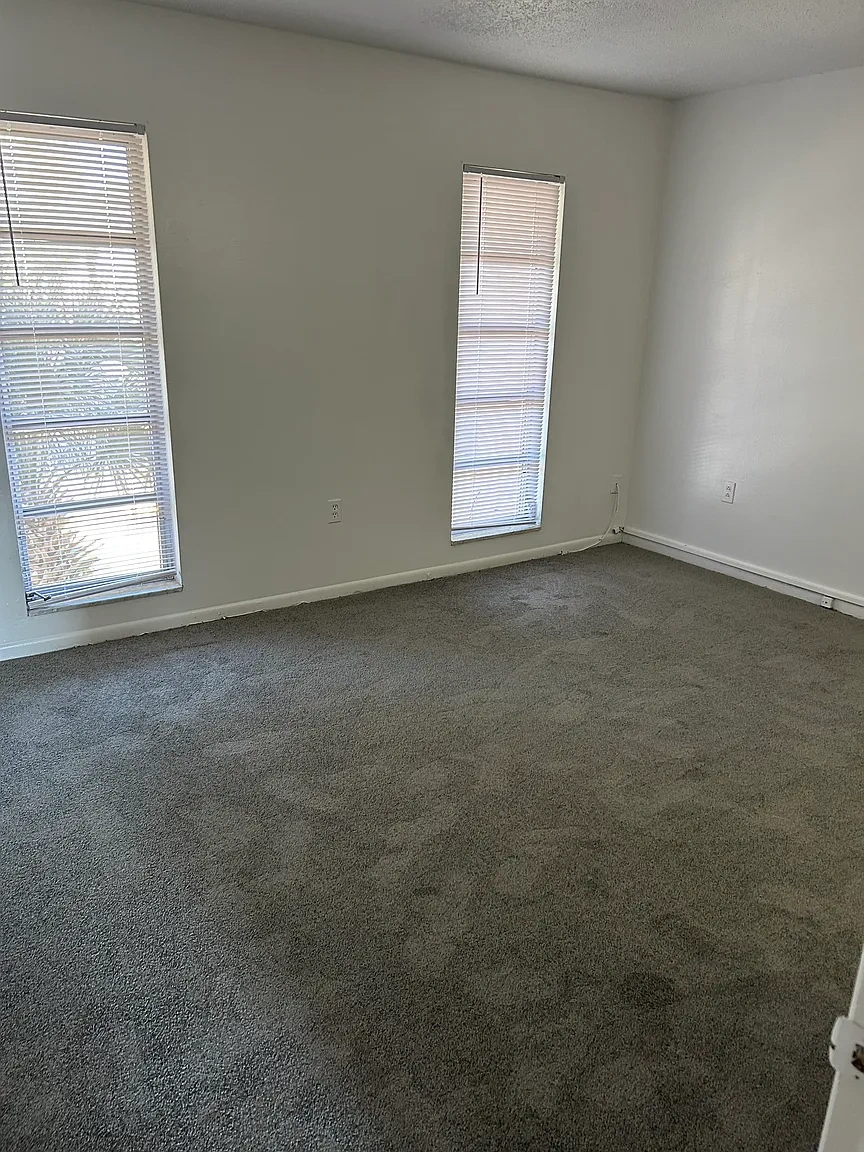 Lennox Court Apartments – photo 1