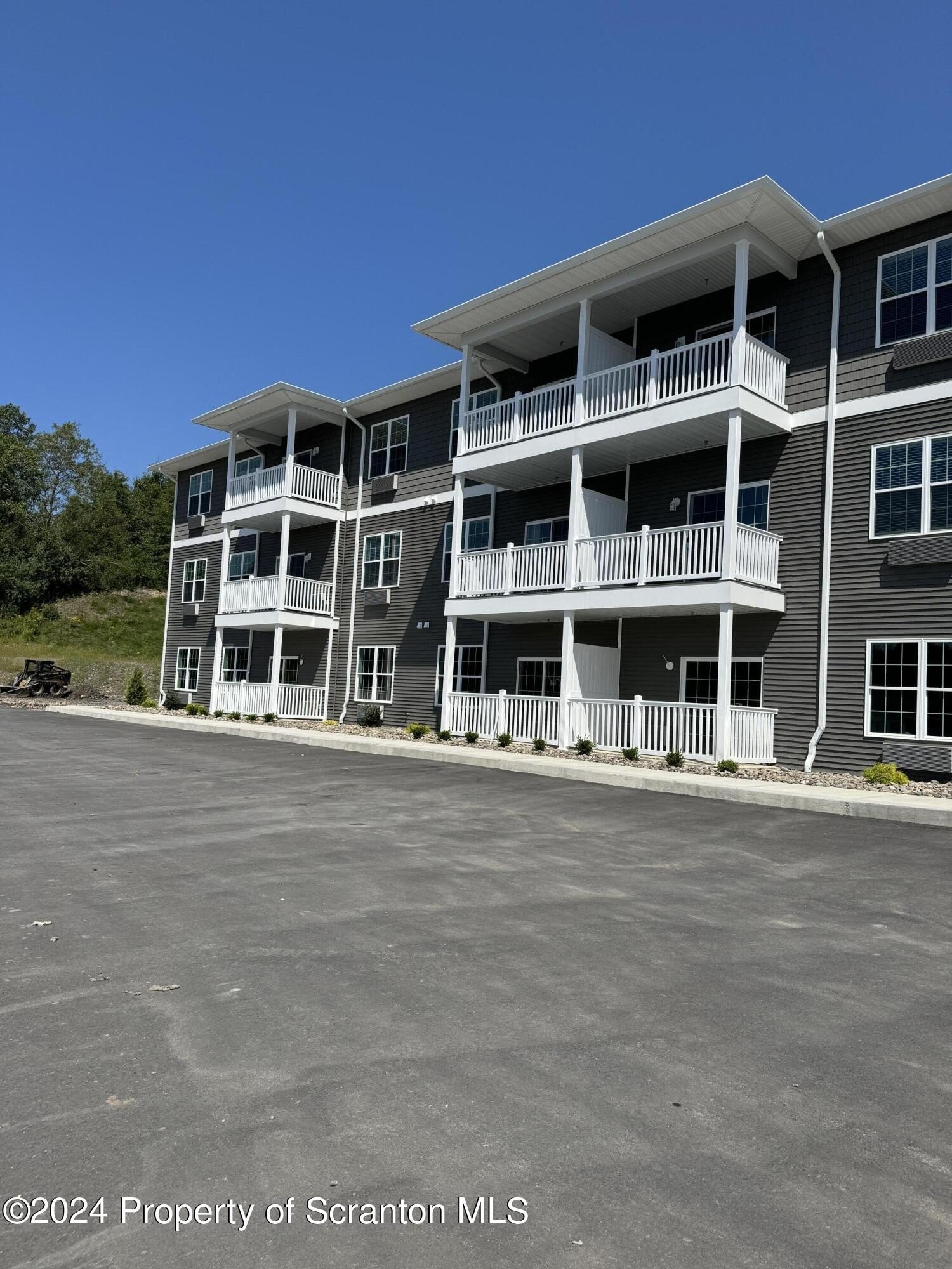 332 Circle Dr – photo 1