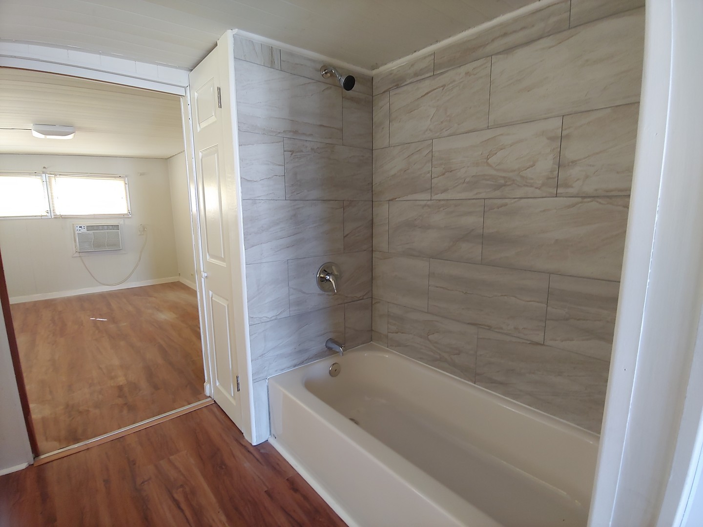 912 49th Ave W – photo 5