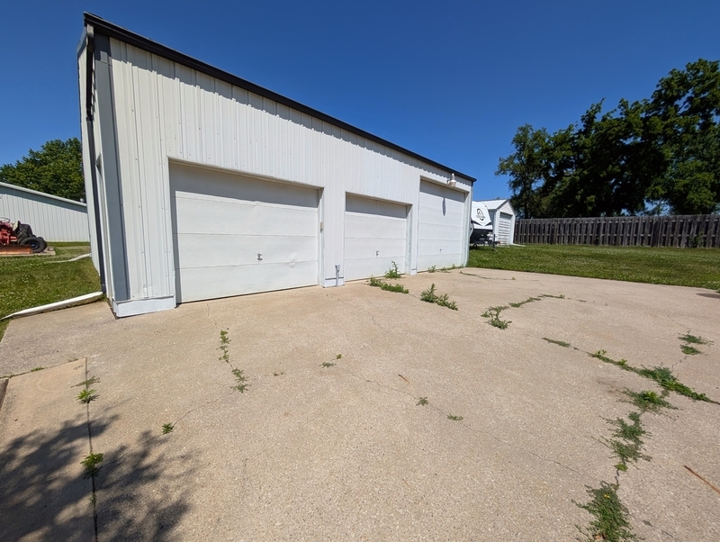 905 E 8th St S – photo 3