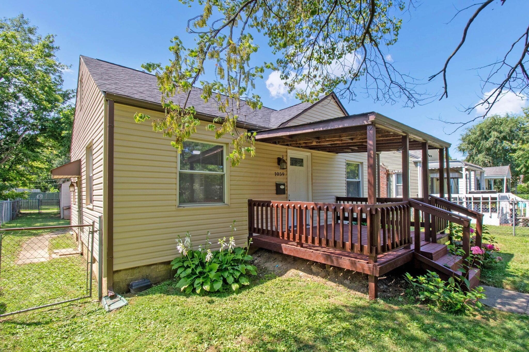 1059 Lawrence Dr – photo 2