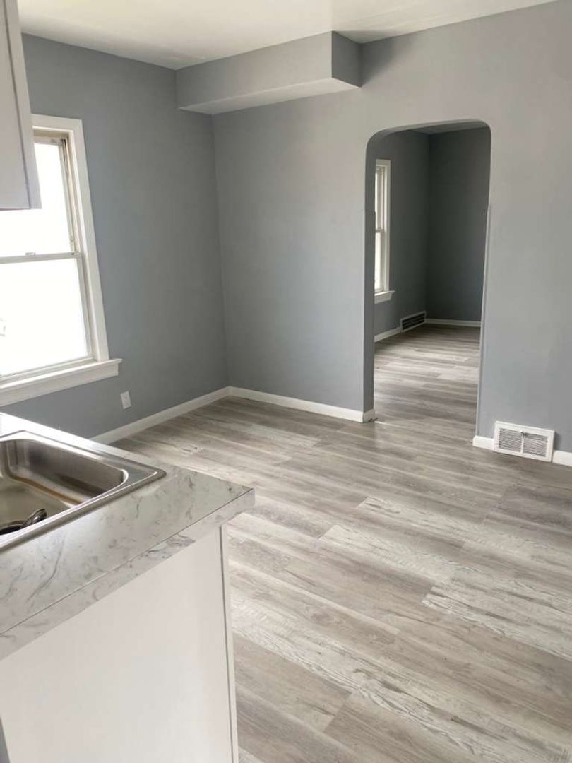 792 London Rd unit Upper – photo 4