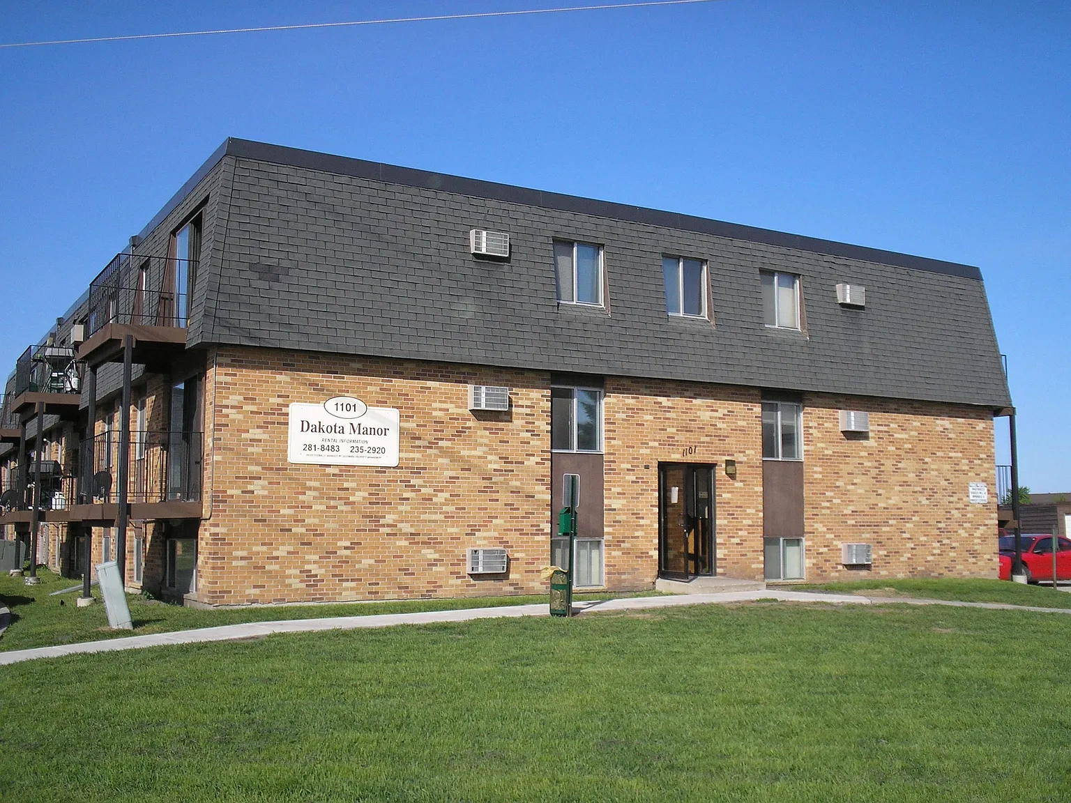 Dakota Manor – photo 1