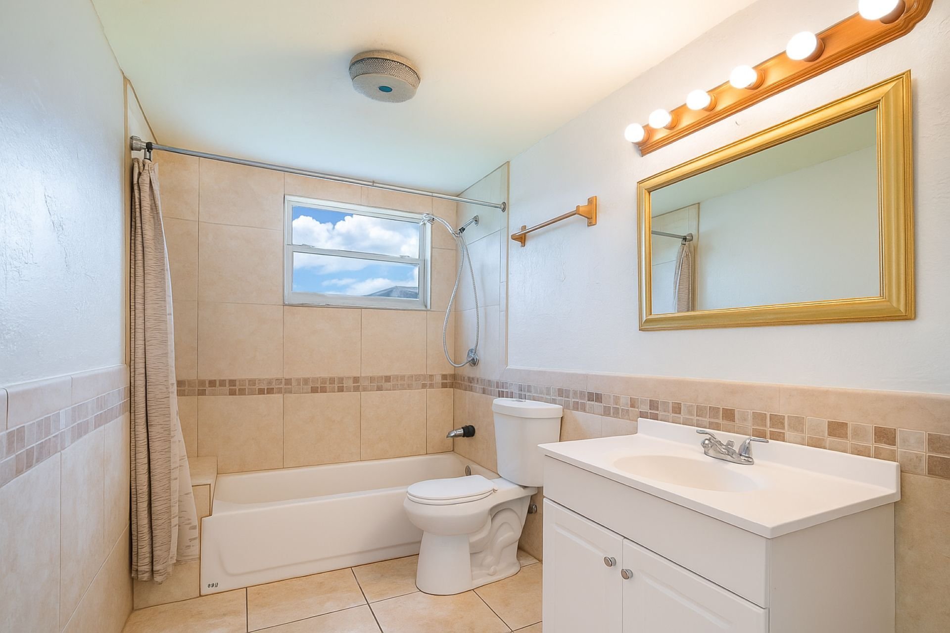 7407 Duke Dr – photo 3