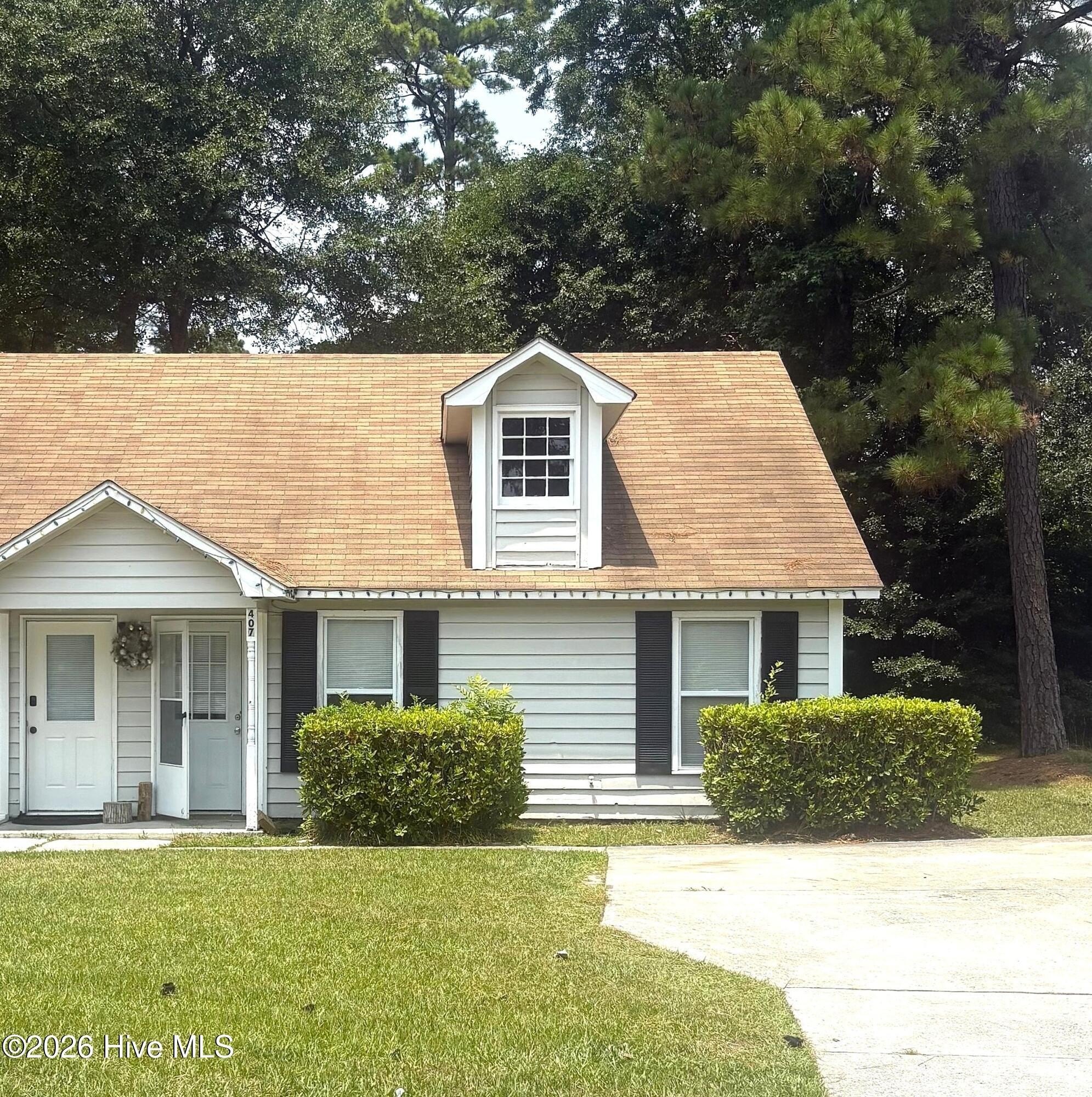 407 Lennon Dr – photo 1