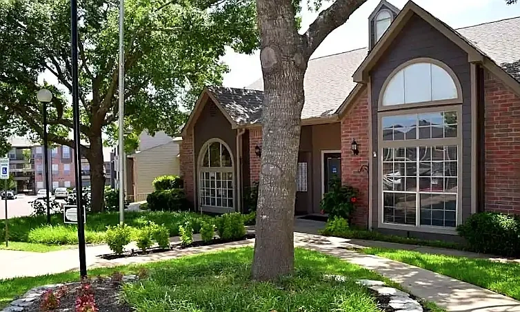 Woodhollow Apartment Homes – photo 4