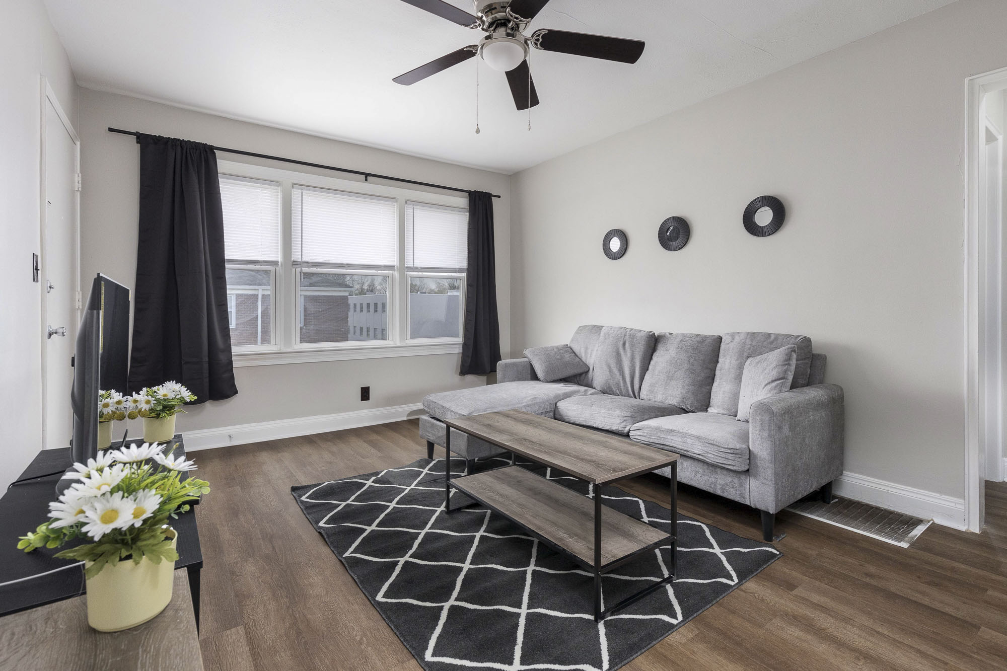 4600 Southern Pkwy unit PARKWAYE1 – photo 2