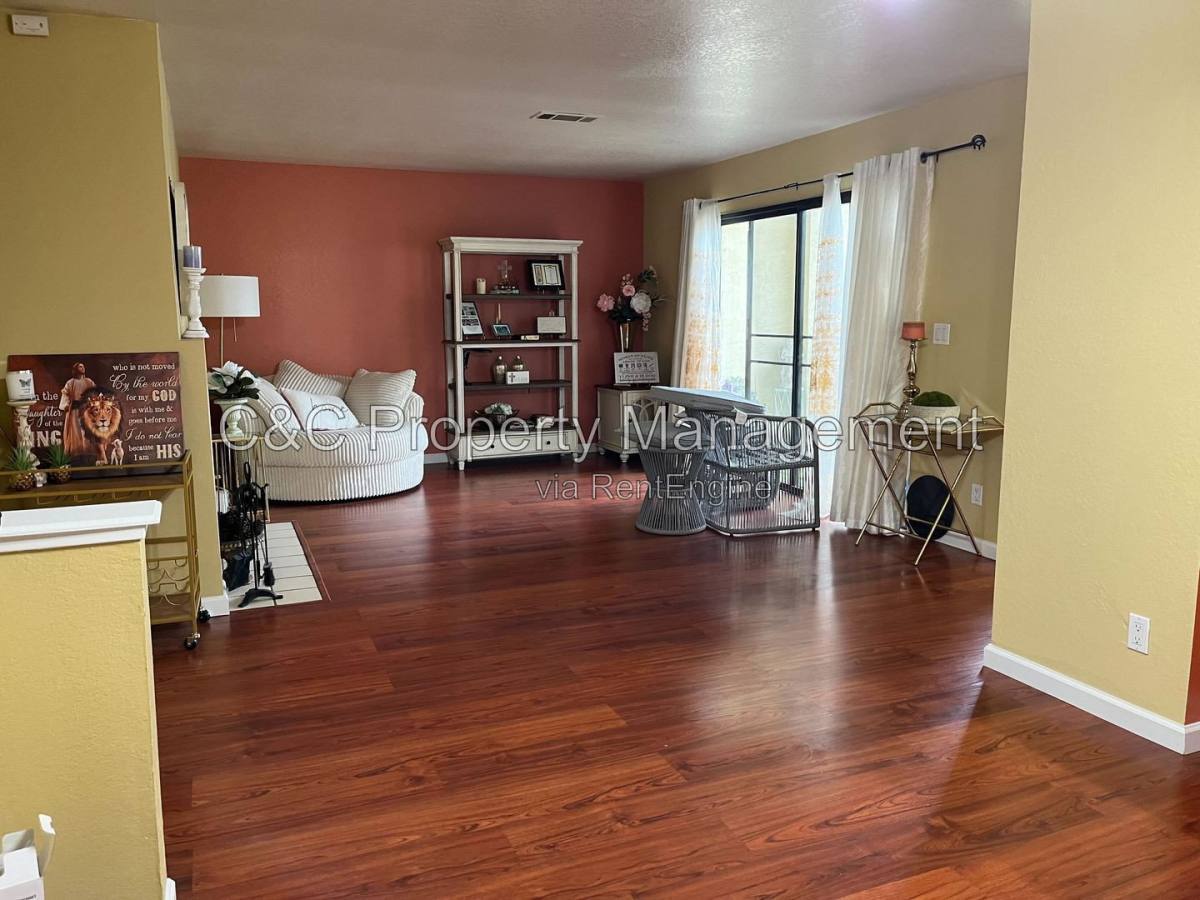 1613 W Swain Rd – photo 3