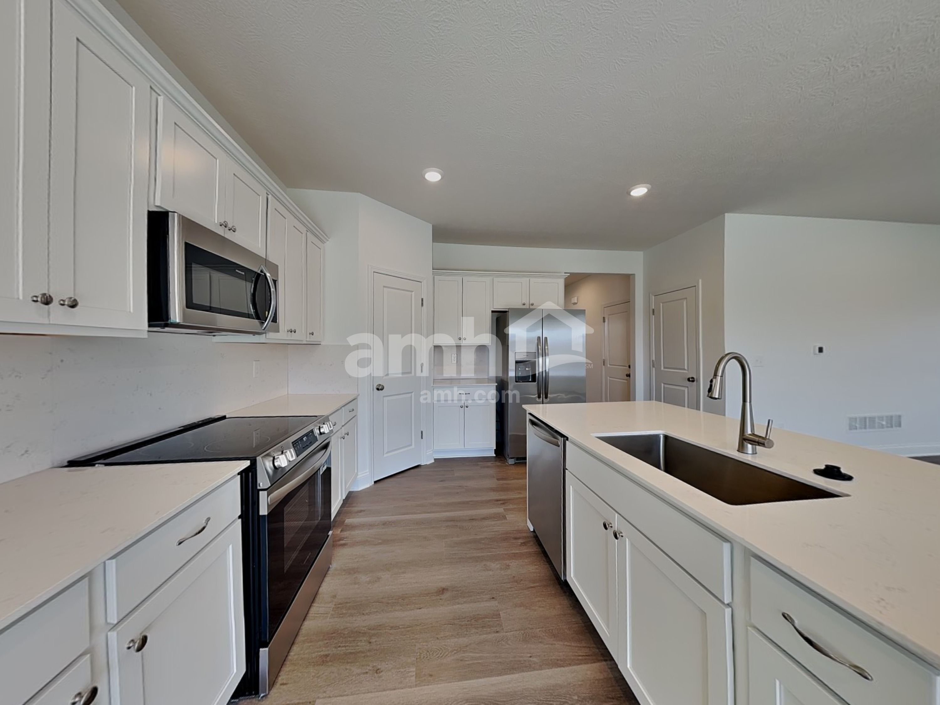 956 Heritage Blvd – photo 3