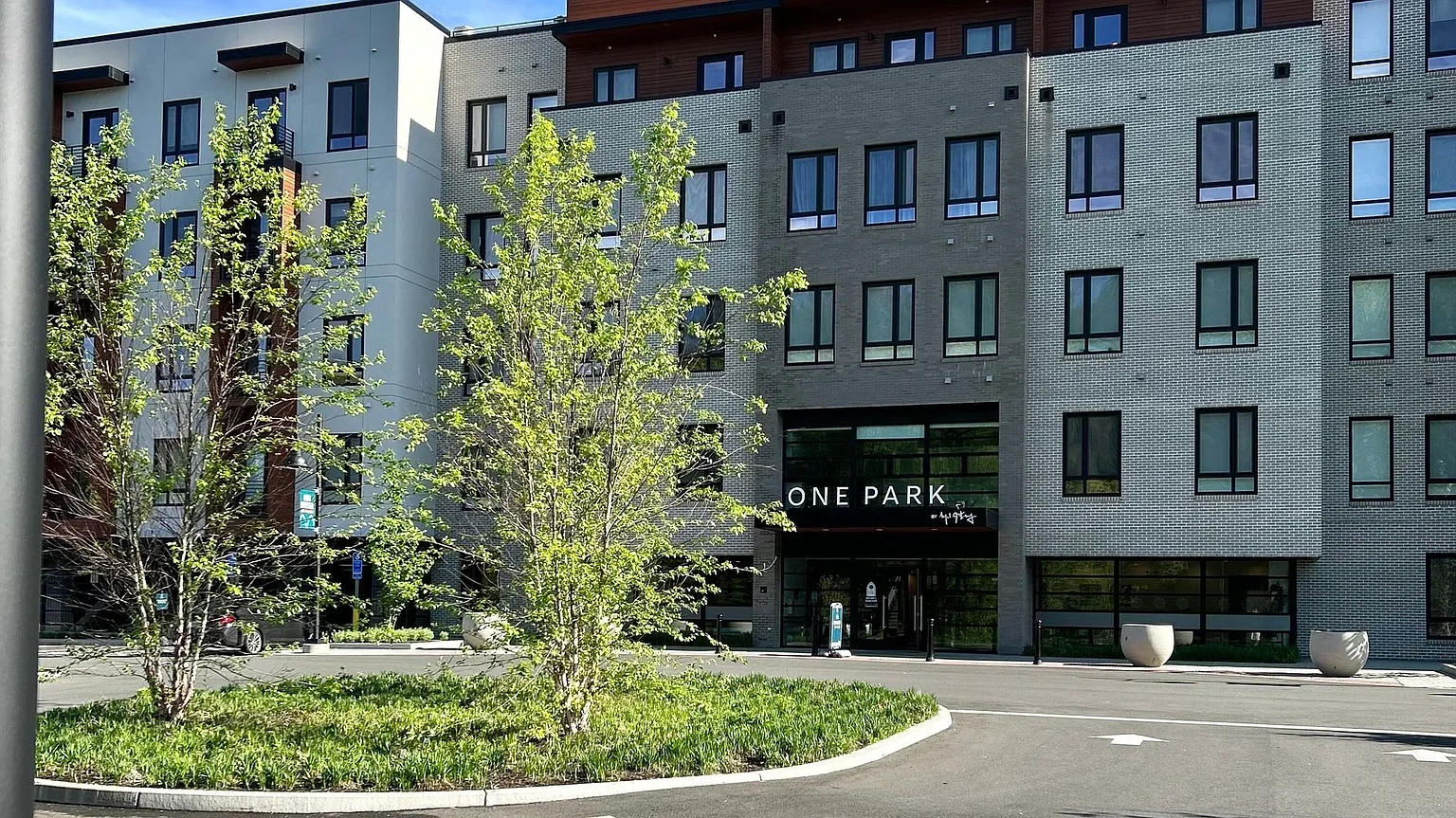 One Park Apartments – photo 2
