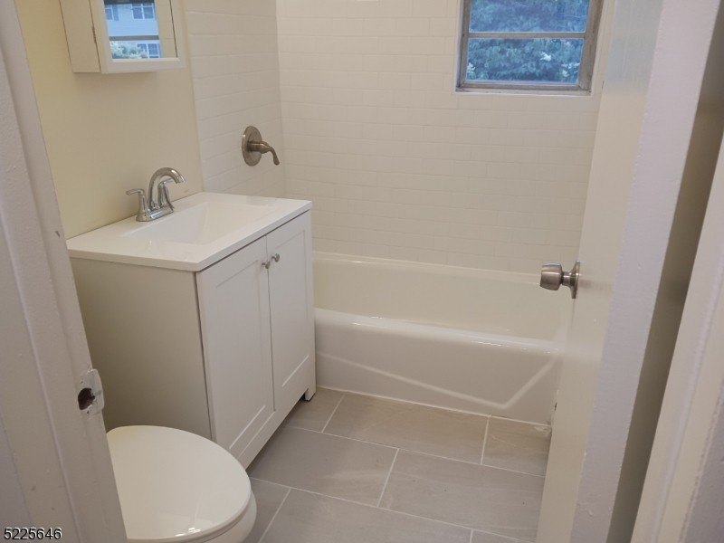 48 Gates Ave #C2 – photo 5