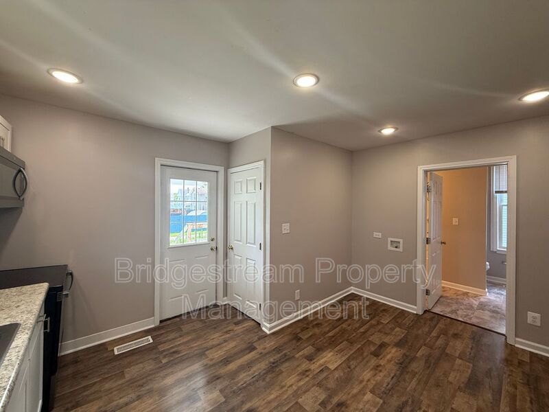 921 Kent Ln S – photo 3