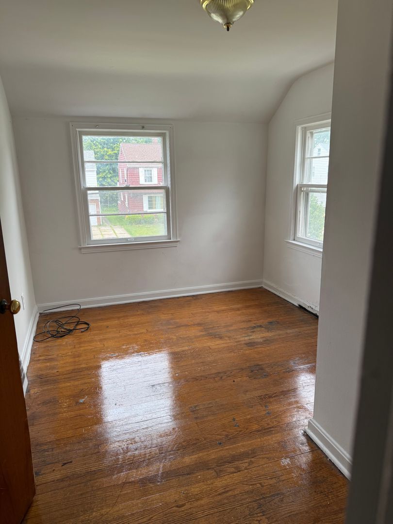21860 Roberts Ave – photo 2