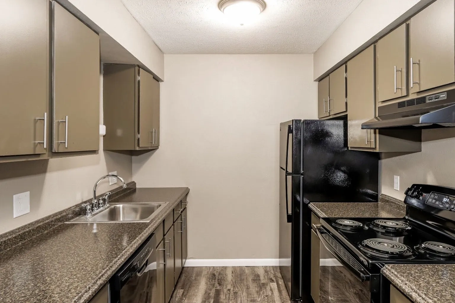 Ravenswood Apartments – photo 2