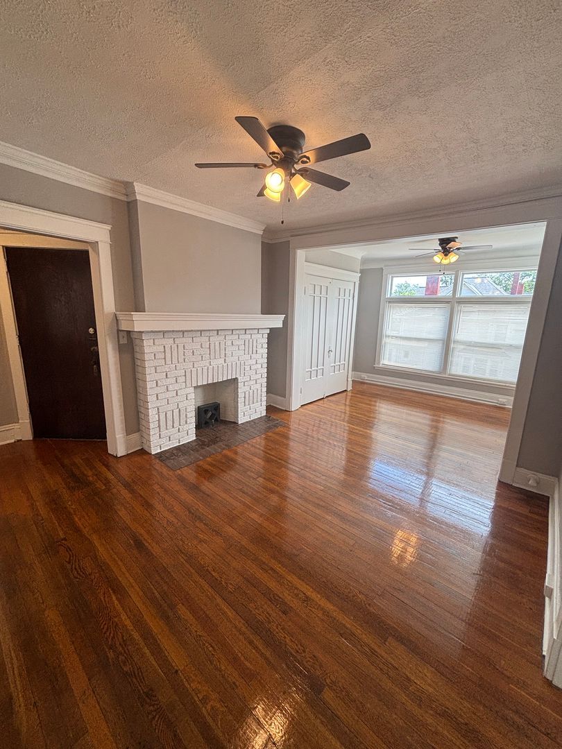 1212 Donald Ave unit 12 – photo 3