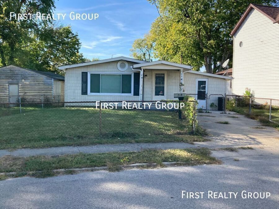 739 Clark St – photo 1