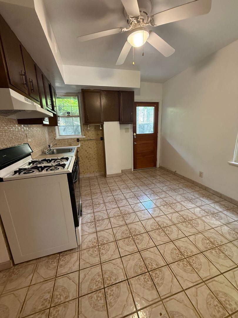 2824 Clermont Ave unit B – photo 5