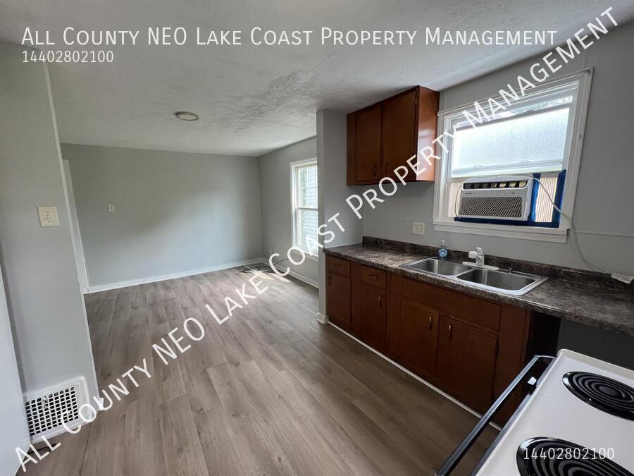 1127 W Erie Ave – photo 3