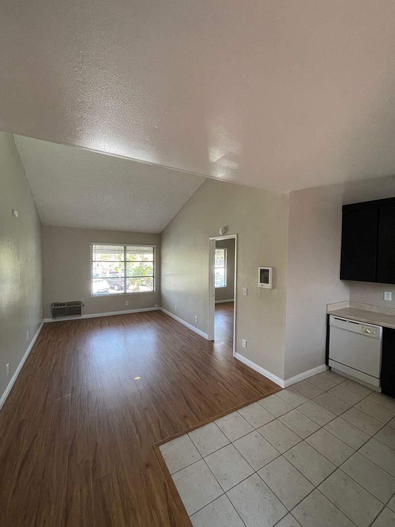 5622 University Ave unit 20 – photo 1