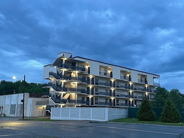 45 South West End Boulevard – photo 2