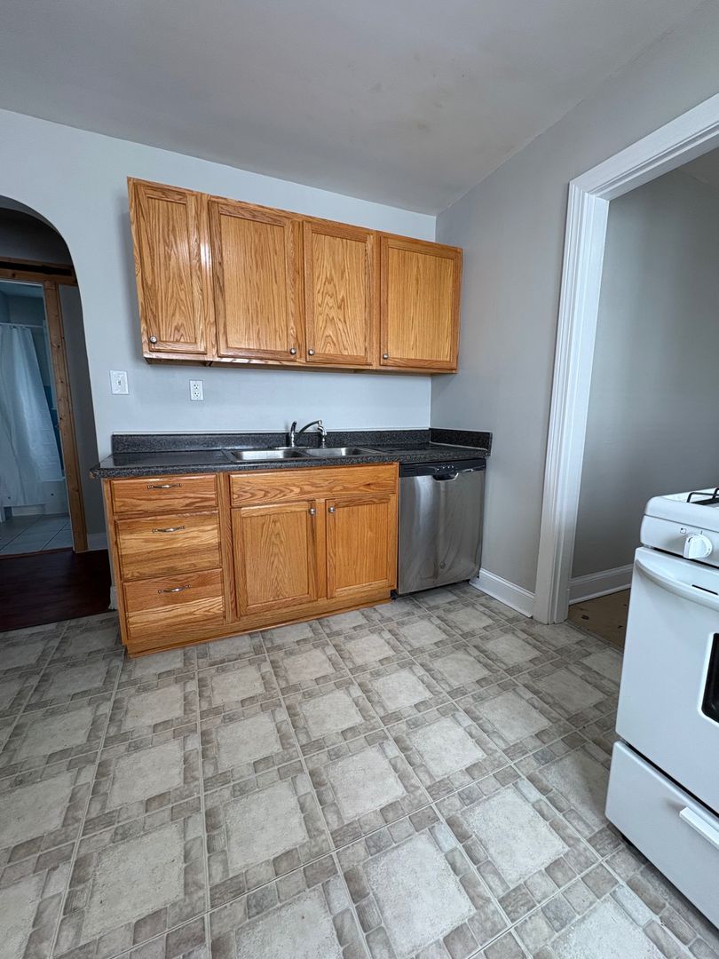 826 W Whitney Ave – photo 5