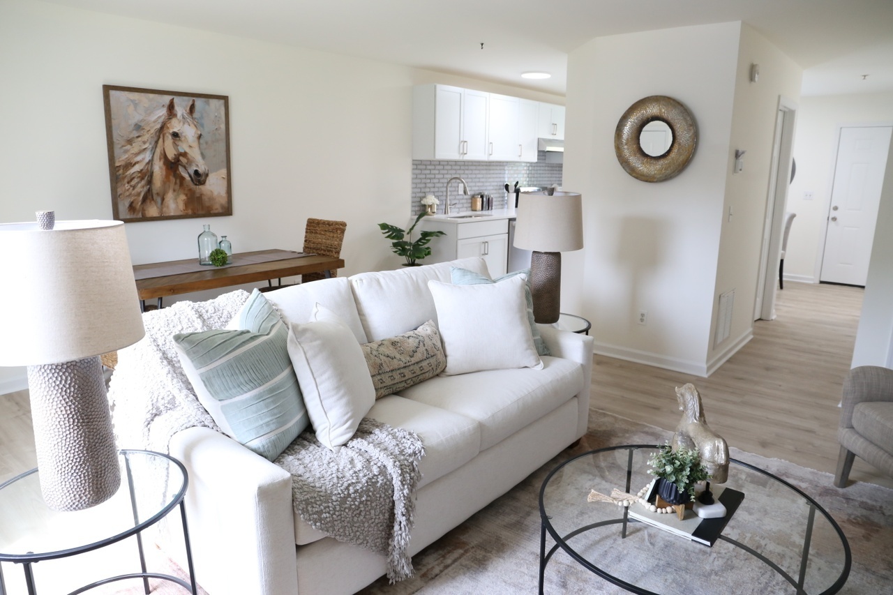 7 N Aurora St – photo 1