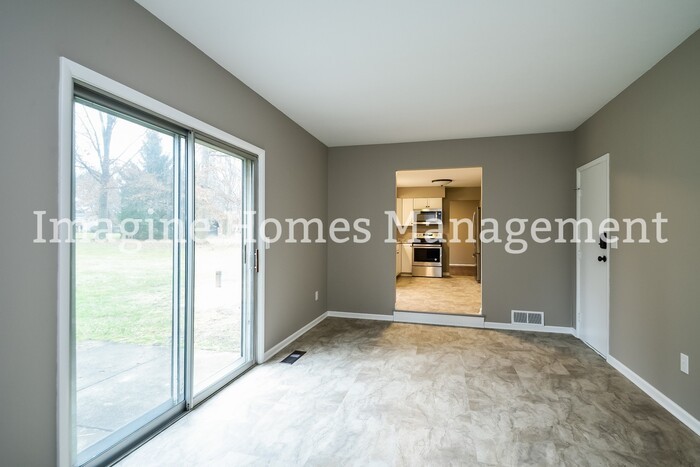 1655 Barlow Rd – photo 5