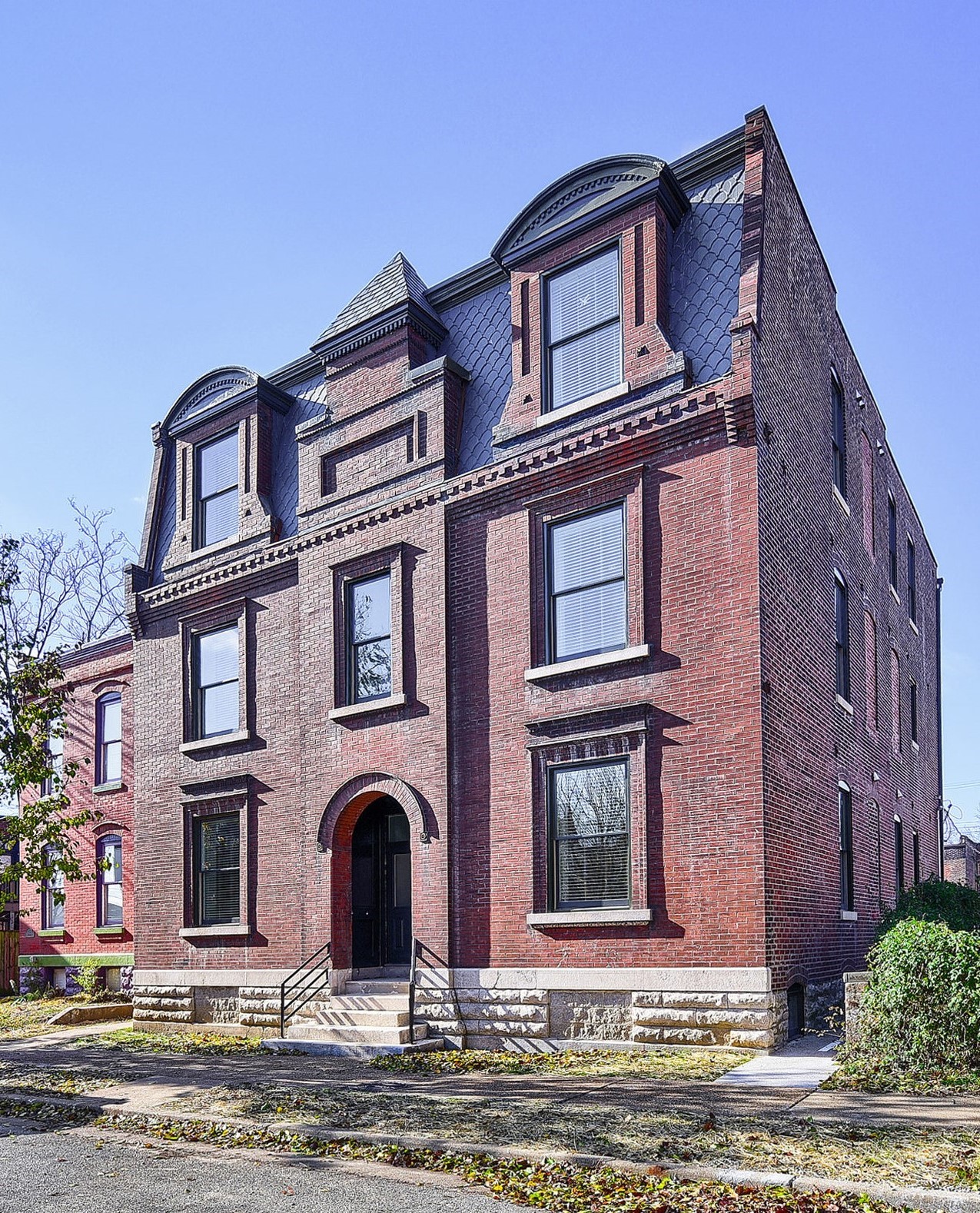 2263 Indiana Ave – photo 1