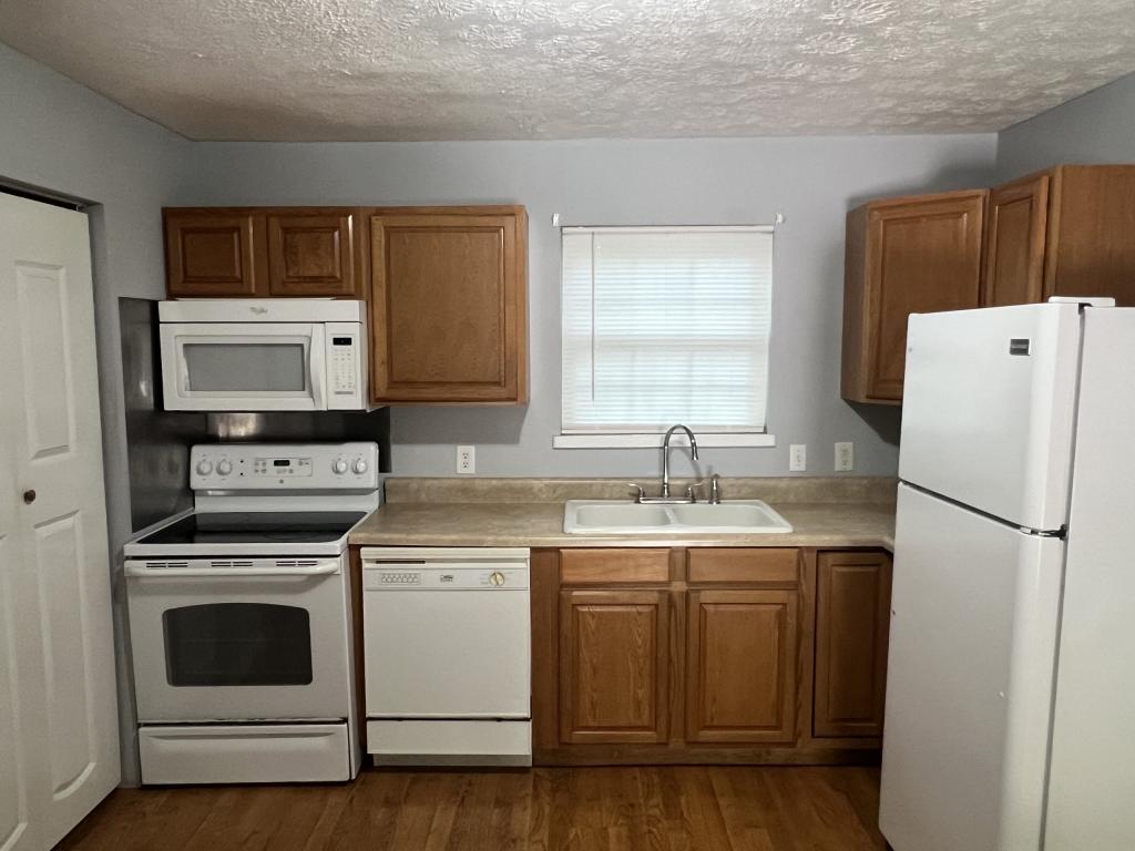 223 Cherry Ave unit B – photo 2