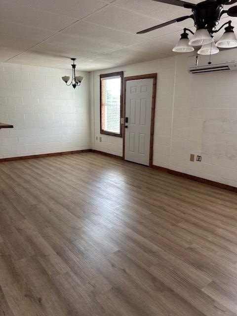 633 N Commercial St – photo 2