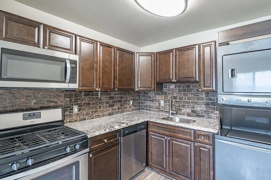 Seneca Bay Apartment Homes – photo 2