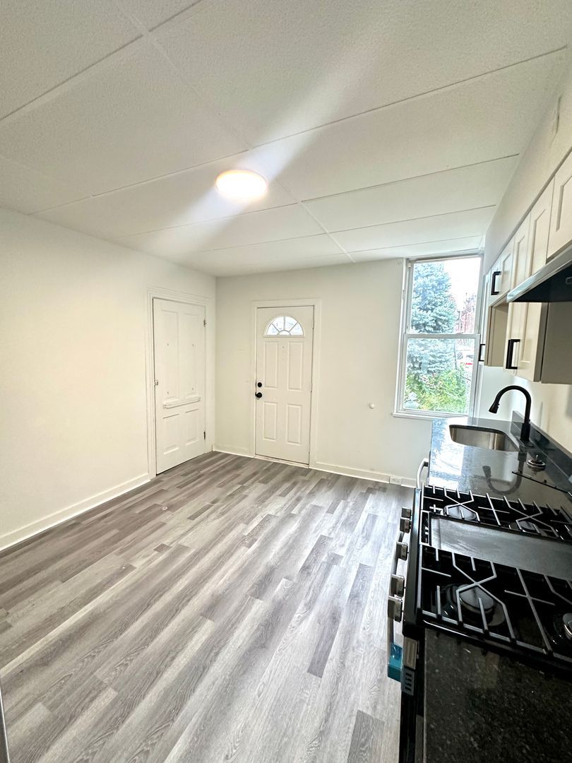 245 Ella St – photo 2