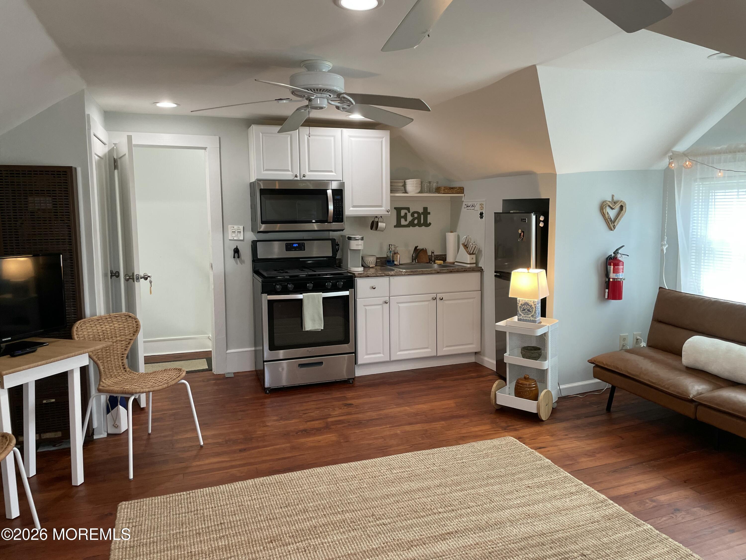 205 Euclid Ave – photo 2