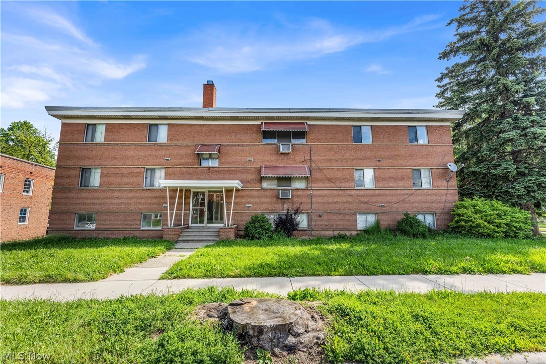 2537 Noble Rd unit 301 – photo 1