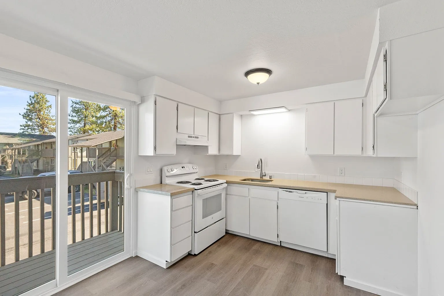 Greenwood Apartments – photo 2