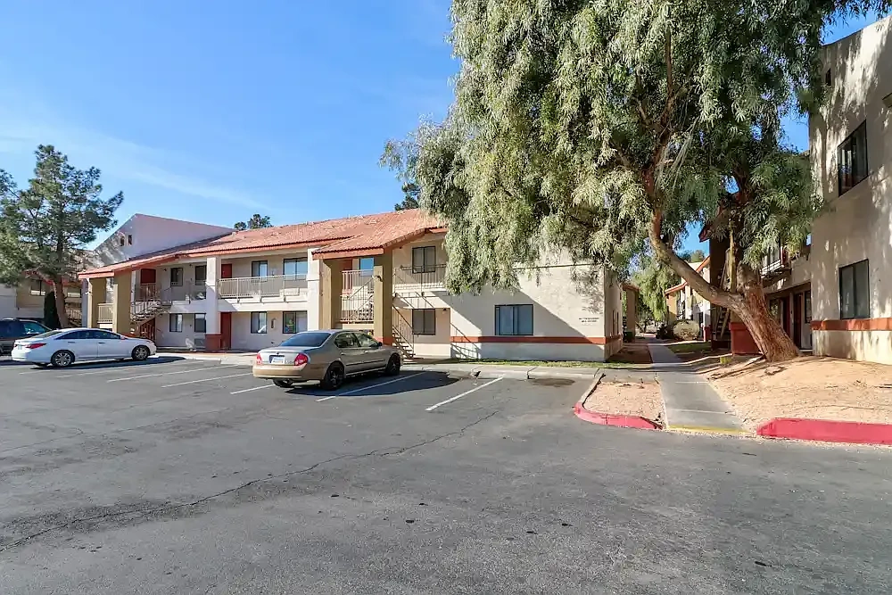 Maverick Apartments – photo 2