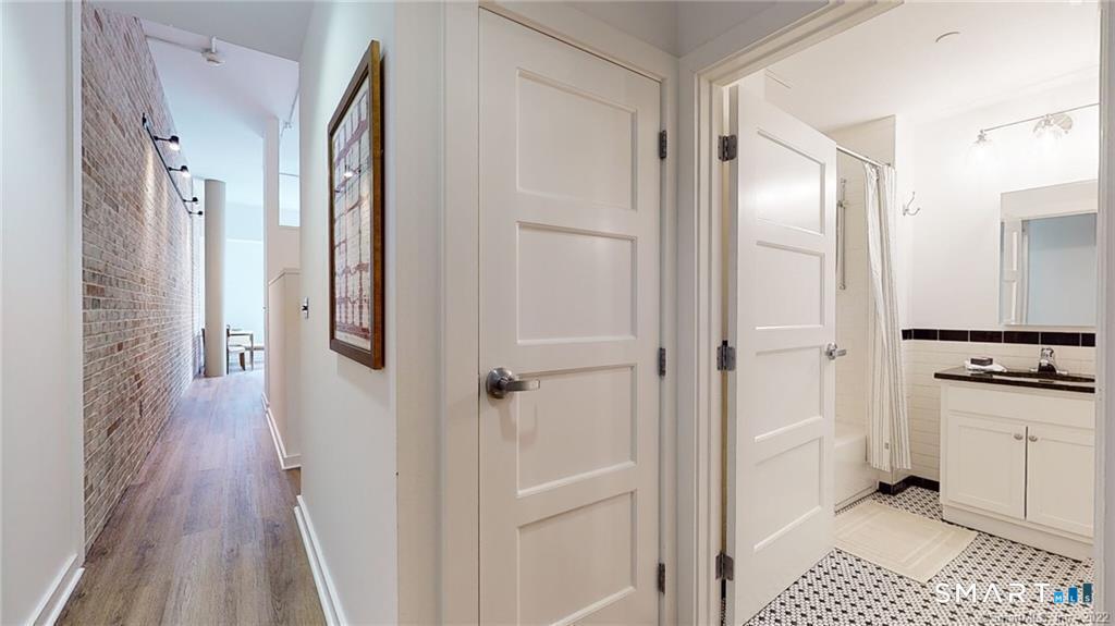 15 Dinah Rd unit 303 – photo 4