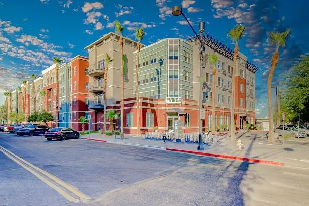Vine on 8th – photo 1