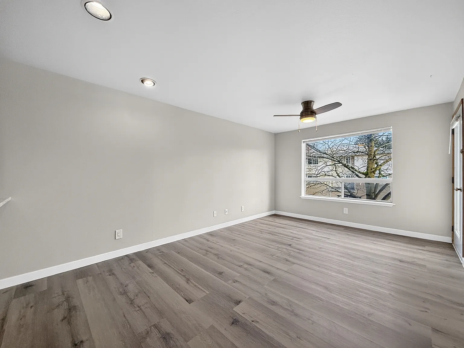 Stone Court Apartments – photo 1