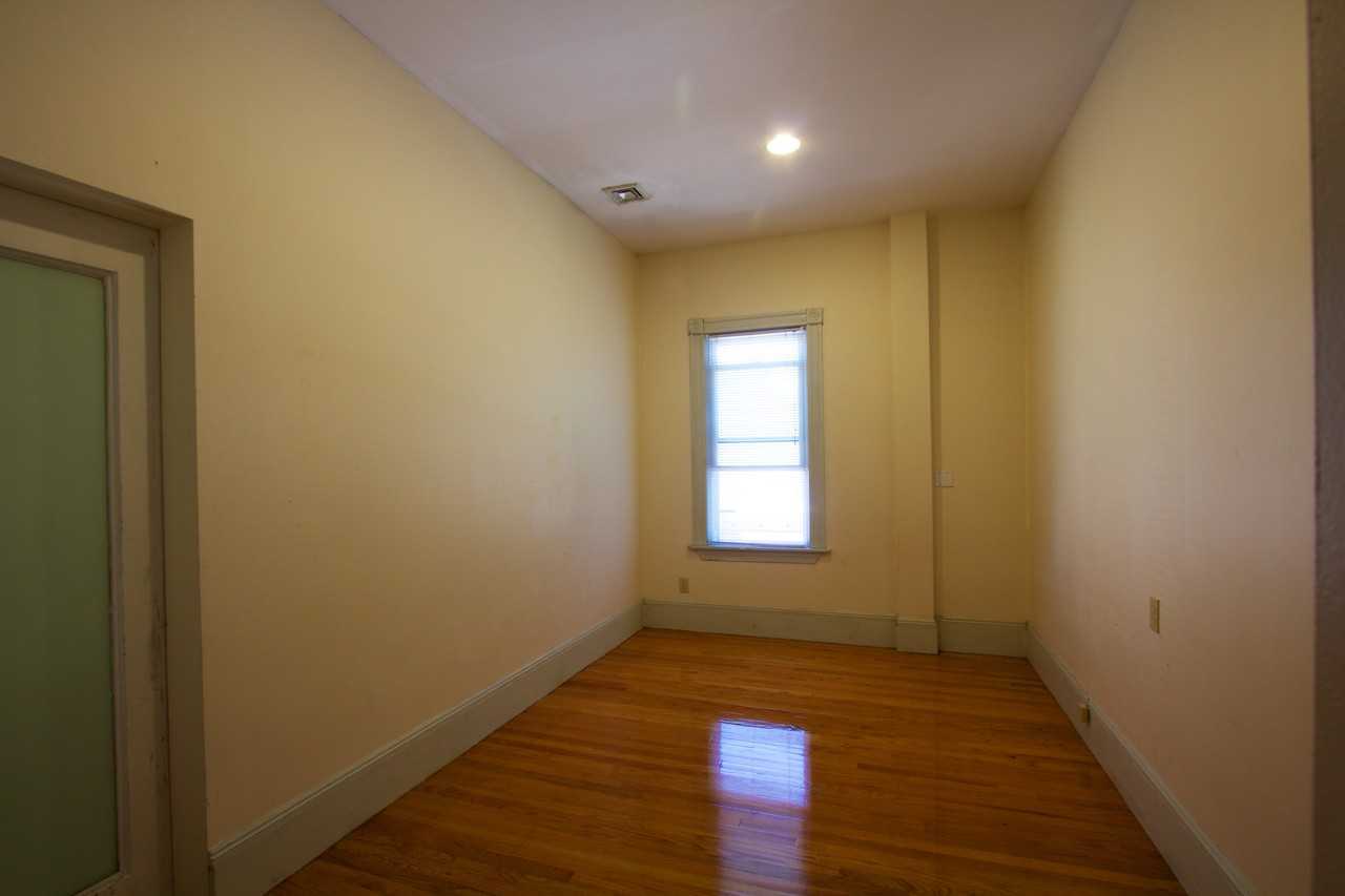 235 Heath St unit 4 – photo 4