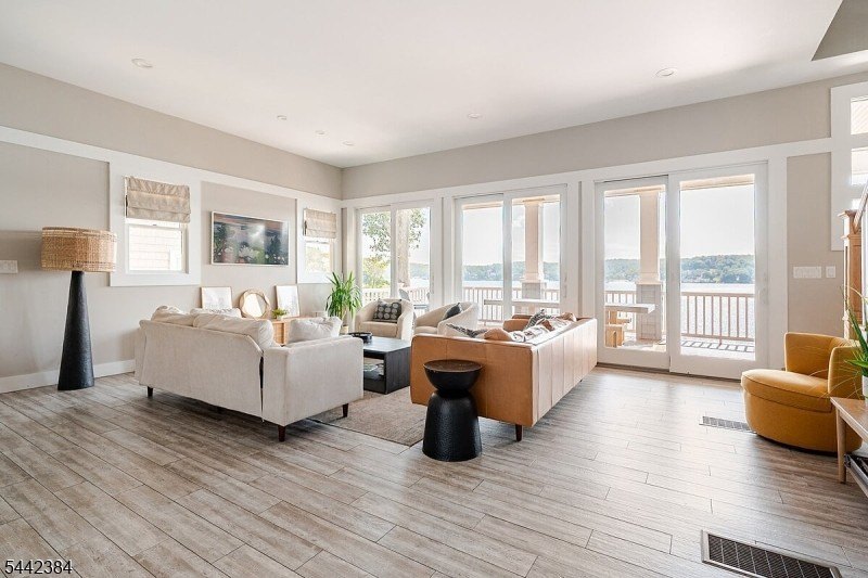 307 Lakeside Blvd – photo 2